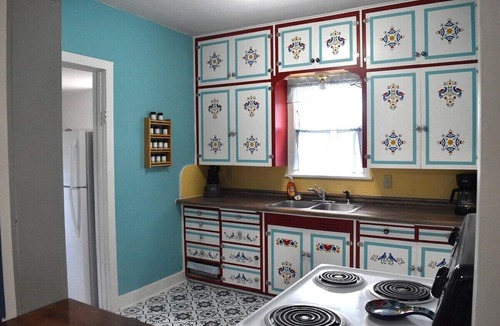 Wheatland House | Historic Bluebell. Entire House. 2Br Cozy but spacious