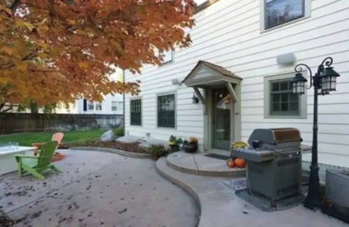 Billings House | Historic Cape Cod Downtown
