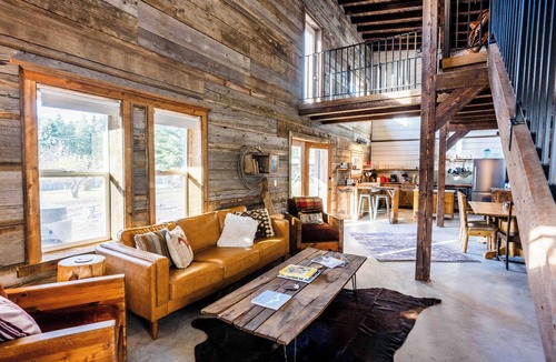 Martin City House | Historic Carriage House 10min from West Glaciern
