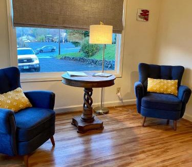 Astoria House | Historic Downtown Cottage
