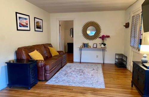 Astoria House | Historic Downtown Cottage