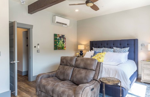 Roseburg Apartment | Historic Downtown Luxurious Apartment Only Steps Away from Local Restaurants