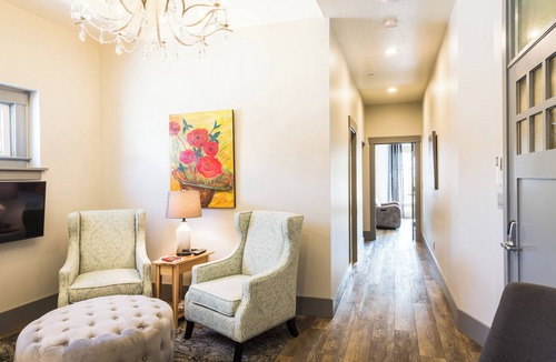 Roseburg Apartment | Historic Downtown Luxurious Apartment Only Steps Away from Local Restaurants