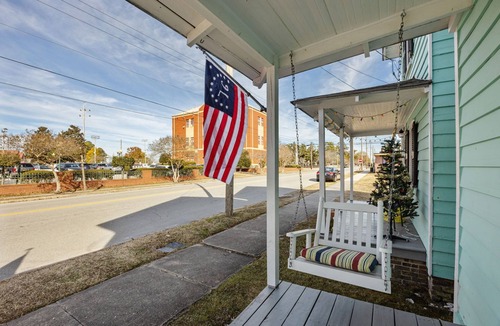New Bern House | Historic Downtown New Bern Retreat - Pet Friendly