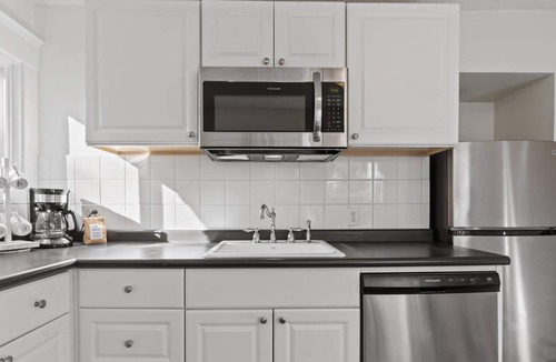 Cliff - Cannon Apartment | Historic Dwntwn Building / Close To DT / Pets OK