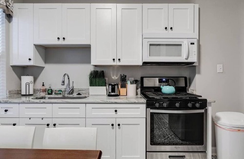Museum District House | Historic Fan Home in Carytown: Family & Pet Friendly