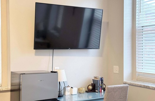 Museum District House | Historic Fan Home in Carytown: Family & Pet Friendly
