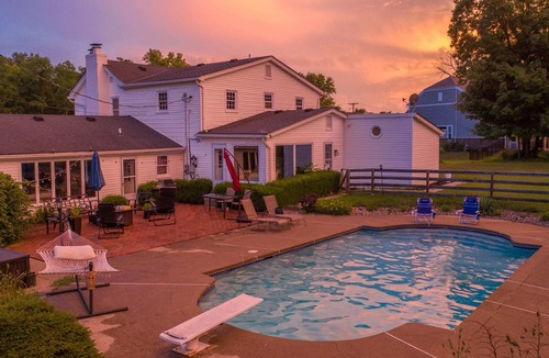 Union House | Historic Farmhouse with Pool - Sleeps 10!