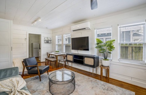 Greater Heights Apartment | Historic Heights Artist #1 - 5 km from FIFA Fest