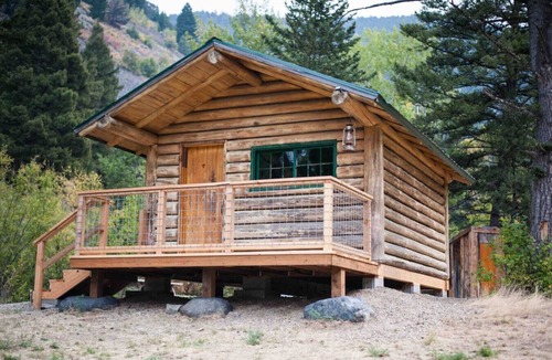 Pray Cabin | Historic Jim Bridger Cabin 3