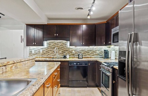 Fort Wayne Apartment | Historic Mansion Apt 4 | Ping-Pong & Free Parking