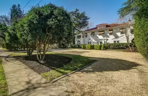 Richmond House | Historic Marshall house w/3 King sized beds, 11 total beds & saltwater Pool