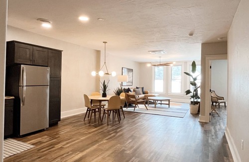 Hot Springs Apartment | Historic & Modern! Walk to Restaurants, Moccasin Springs + Huge Suite w/Kitchen