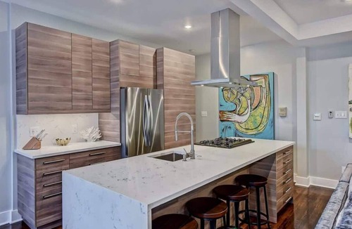 Cherry Condo | Historic Myers Park 2BR Apartment · Sunroom, Balcony & Free Parking Near Uptown