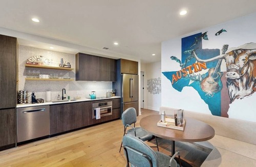 Rainey Street Historic District Condo | Historic Rainey St. condo with skyline views - rooftop pool & gym