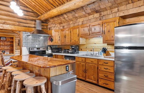 Red Lodge Cabin | Historic Rendezvous Lodge, Wi-Fi & Fireplace