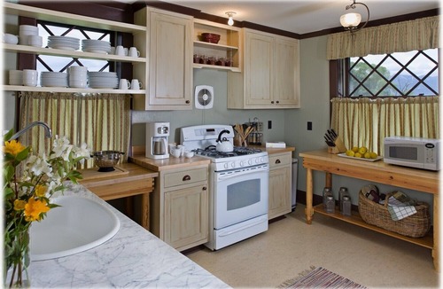 Ennis House | Historic Thextondale - Historic stone homestead on Madison River Property!