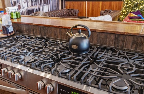 Ashton House | Historic Yellowstone Saloon | Sleeps 25 + Hot Tub