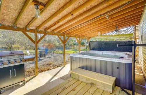 Rockbridge House | Hocking Hills Hideaway with Hot Tub and Fire Pit!