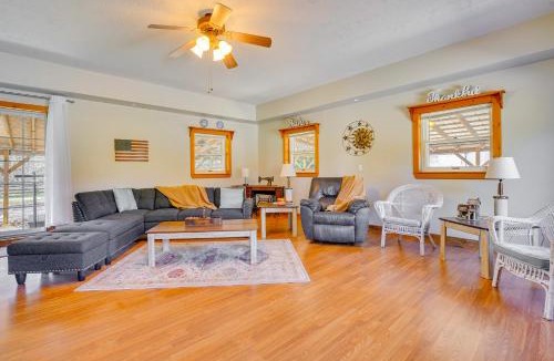 Rockbridge House | Hocking Hills Hideaway with Hot Tub and Fire Pit!