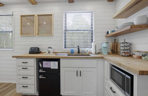 Logan Apartment | Hocking Hills: Hiltop Haven: The Top Deck