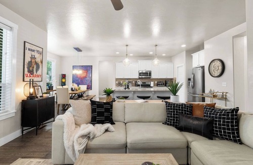 Northwest Boise City House | Hole in One Place with Jacuzzi. 4 Bedrooms 1 King and 3 Queens with Ping Pong - Darts - Slots Machines and Game Room. With 4 comfortable bedrooms, 2.5 bathrooms, an office, a bonus game/workout room, and a cozy outdoor s space to relax in the Jacuzz