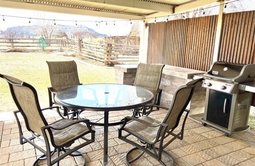 Escalante House | Hole in the Rock Inn - Newly remodeled for post adventure relaxation!