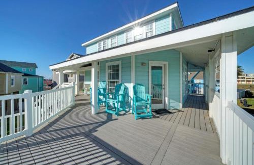 Sand Point House | Holiday Beach House by AvantStay Pool Beach