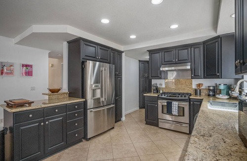 Castaic House | Holiday Dream Stay -Pool & Spa, Pool Table, Ping Pong & Games by Magic Mountain