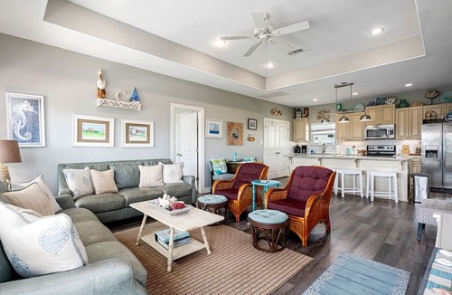 Crystal Beach Cabin | Holiday Home with BBQ Area and Modern Amenities in Port Bolivar, Texas