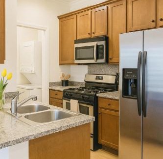 Wilshire Apartment | Holiday in LA- Koreatown Retreat with Free Parking, Pool and Sauna