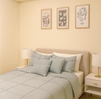 Wilshire Apartment | Holiday in LA- Koreatown Retreat with Free Parking, Pool and Sauna