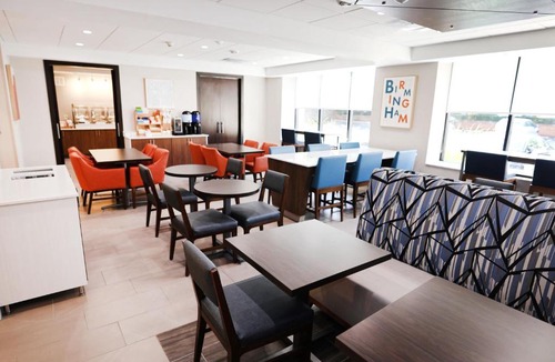 Birmingham Hotel | Holiday Inn Express Detroit-Birmingham by IHG