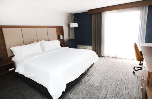 Birmingham Hotel | Holiday Inn Express Detroit-Birmingham by IHG