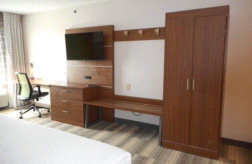 Parkdale Hotel | Holiday Inn Express Fairfield by IHG