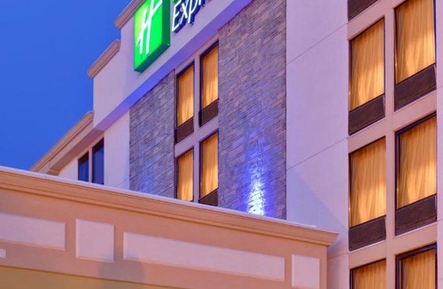 Flint Hotel | Holiday Inn Express Flint-Campus Area by IHG