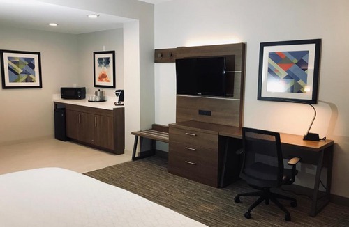 Fremont Hotel | Holiday Inn Express Fremont - Milpitas Central by IHG