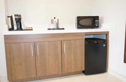 Fremont Hotel | Holiday Inn Express Fremont - Milpitas Central by IHG