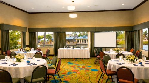 Brownsville Hotel | Holiday Inn Express Hotel and Suites Brownsville by IHG