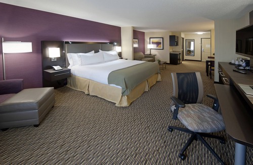 Clearfield Hotel | Holiday Inn Express Hotel & Suites Clearfield by IHG