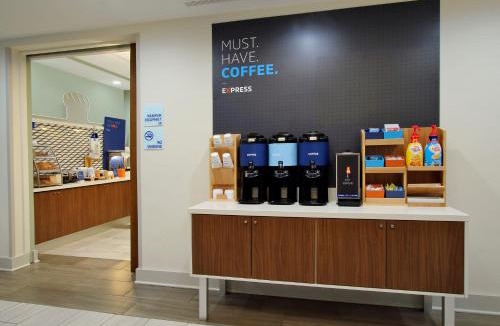 Greenville Hotel | Holiday Inn Express Hotel & Suites Greenville by IHG