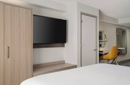 Brandermill Hotel | Holiday Inn Express Hotel & Suites Richmond-Brandermill by IHG