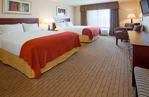 Minot Hotel | Holiday Inn Express Hotel & Suites Minot South by IHG