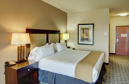 Paris Hotel | Holiday Inn Express Hotel & Suites Paris by IHG
