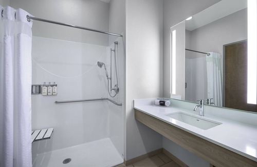 Bozeman Hotel | Holiday Inn Express Hotel & Suites Belgrade by IHG