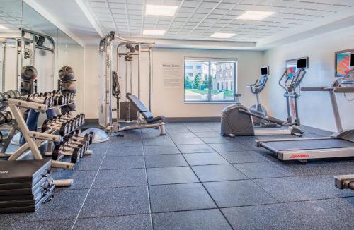 Bismarck Hotel | Holiday Inn Express Hotel & Suites Bismarck by IHG