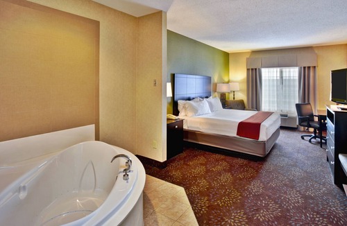 Woodhaven Hotel | Holiday Inn Express Hotel & Suites Woodhaven by IHG