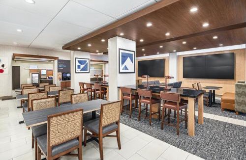 Richmond Hotel | Holiday Inn Express Richmond - Midtown by IHG