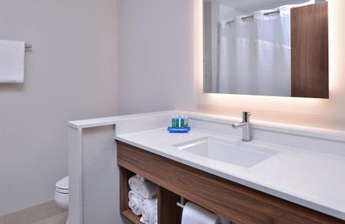 Marshalltown Hotel | Holiday Inn Express & Suites - Marshalltown by IHG
