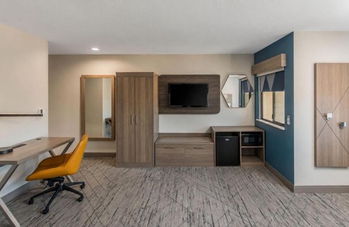 National City Hotel | Holiday Inn Express San Diego South - National City by IHG